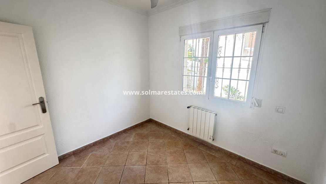 3 slaapkamer Villa te koop in San Miguel de Salinas met zwembad - € 345.000 (Ref: 9175215)