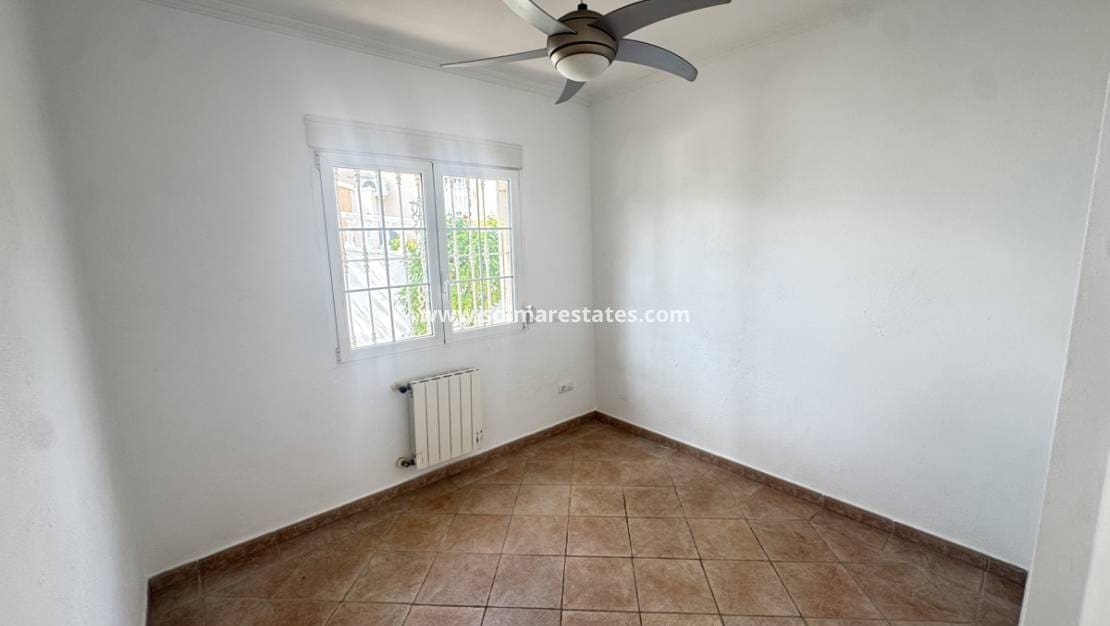 3 slaapkamer Villa te koop in San Miguel de Salinas met zwembad - € 345.000 (Ref: 9175215)