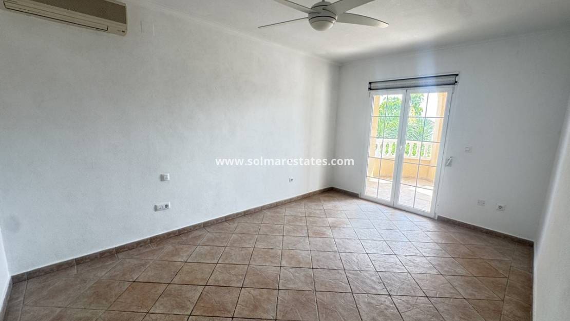 3 slaapkamer Villa te koop in San Miguel de Salinas met zwembad - € 345.000 (Ref: 9175215)