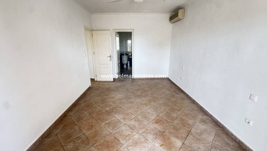 3 slaapkamer Villa te koop in San Miguel de Salinas met zwembad - € 345.000 (Ref: 9175215)