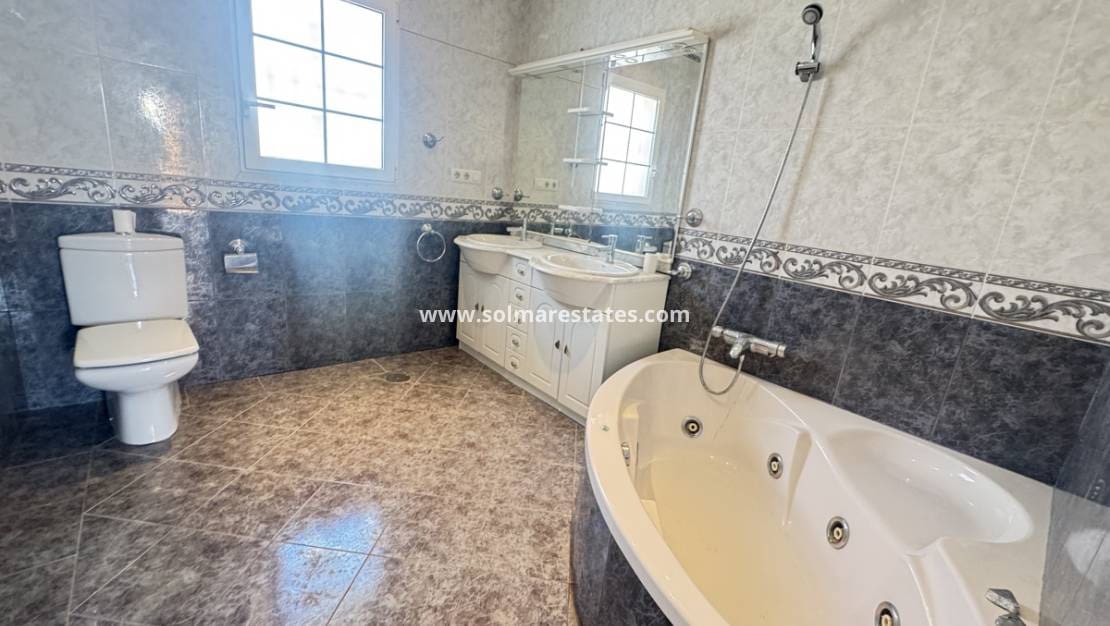 3 slaapkamer Villa te koop in San Miguel de Salinas met zwembad - € 345.000 (Ref: 9175215)