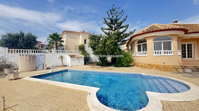 3 slaapkamer Villa te koop in San Miguel de Salinas met zwembad - € 345.000 (Ref: 9175215)