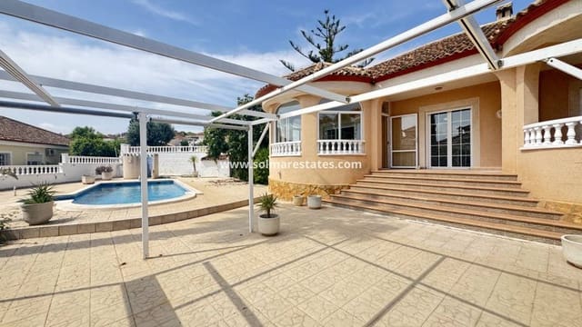 3 slaapkamer Villa te koop in San Miguel de Salinas met zwembad - € 345.000 (Ref: 9175215)