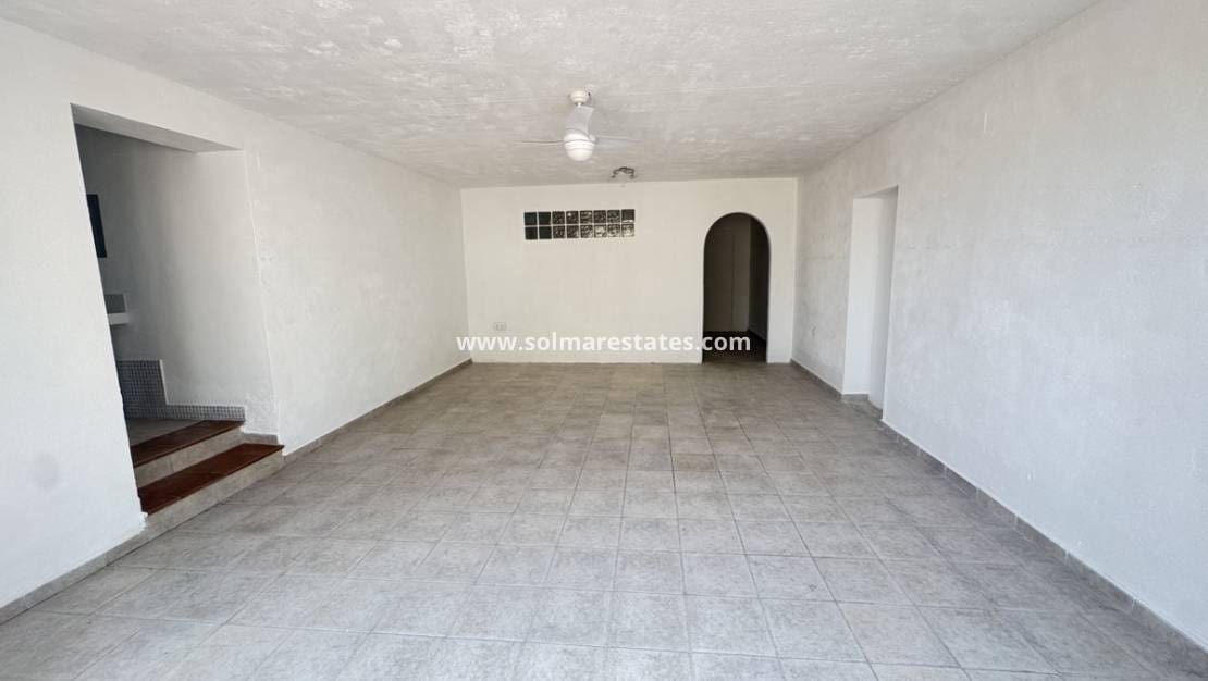 3 slaapkamer Villa te koop in San Miguel de Salinas met zwembad - € 345.000 (Ref: 9175215)