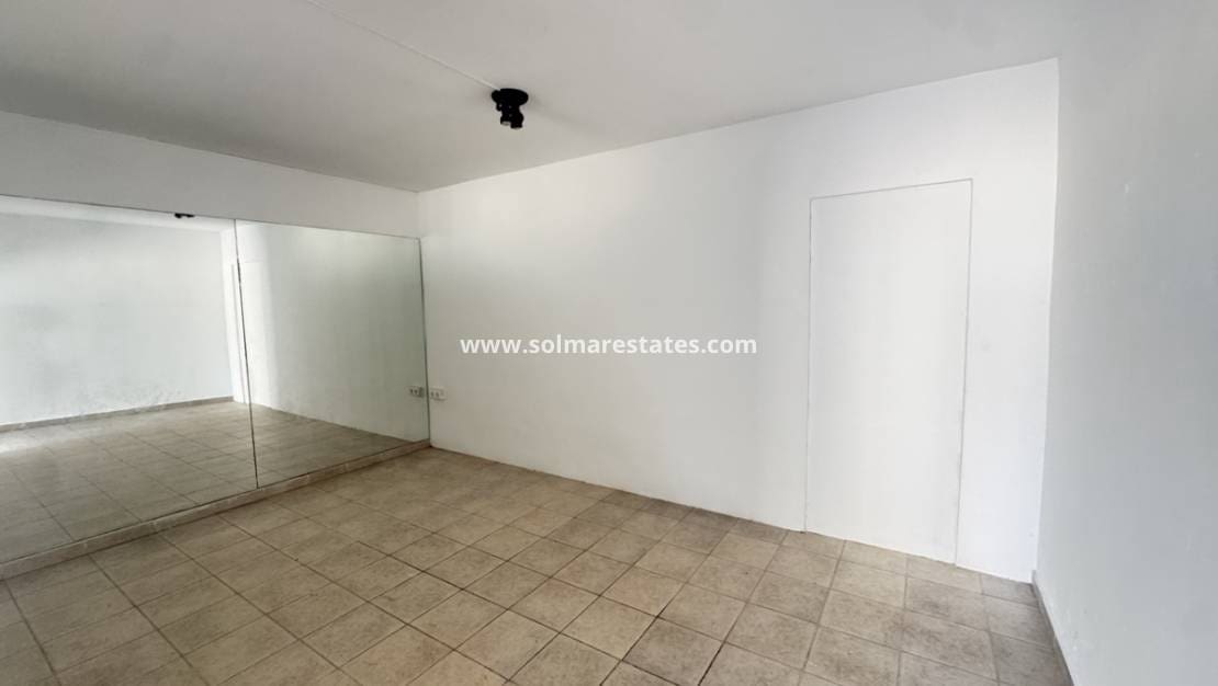 3 slaapkamer Villa te koop in San Miguel de Salinas met zwembad - € 345.000 (Ref: 9175215)