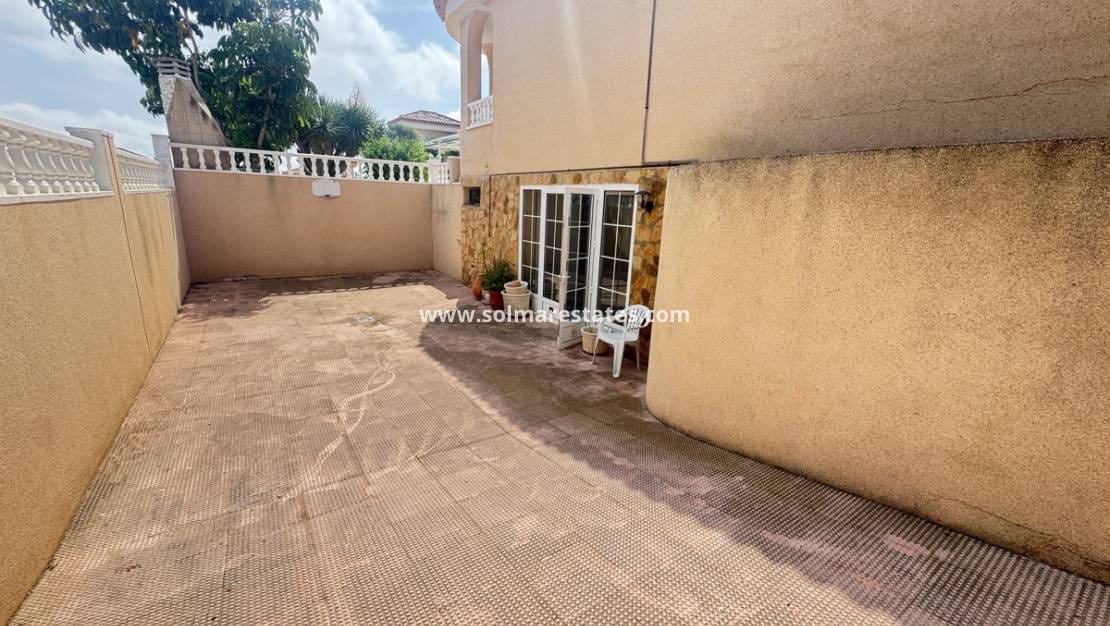 3 slaapkamer Villa te koop in San Miguel de Salinas met zwembad - € 345.000 (Ref: 9175215)