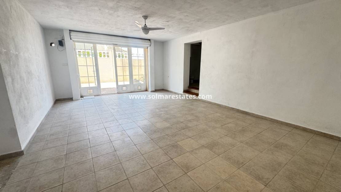 3 slaapkamer Villa te koop in San Miguel de Salinas met zwembad - € 345.000 (Ref: 9175215)