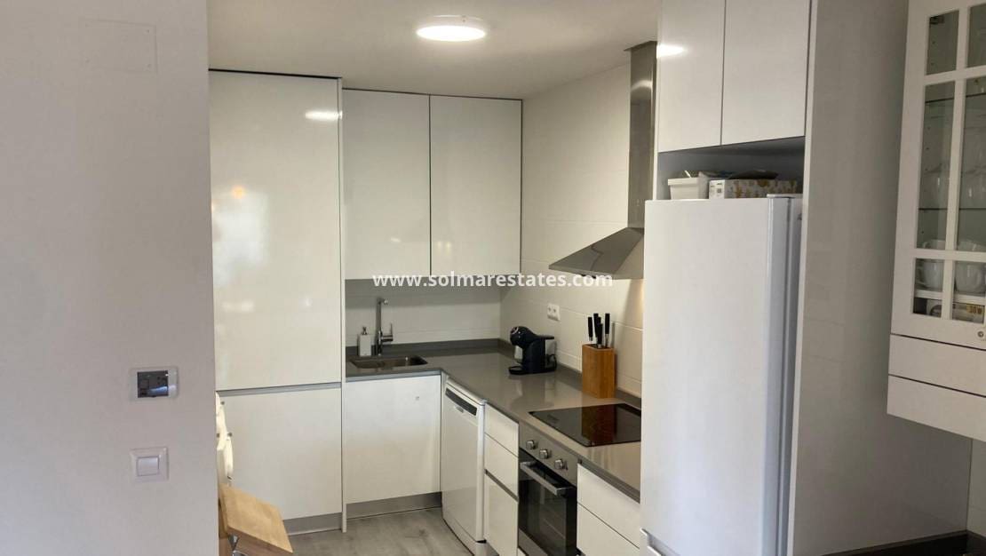 2 slaapkamer Appartement te koop in Villamartin met zwembad - € 375.000 (Ref: 9180179)