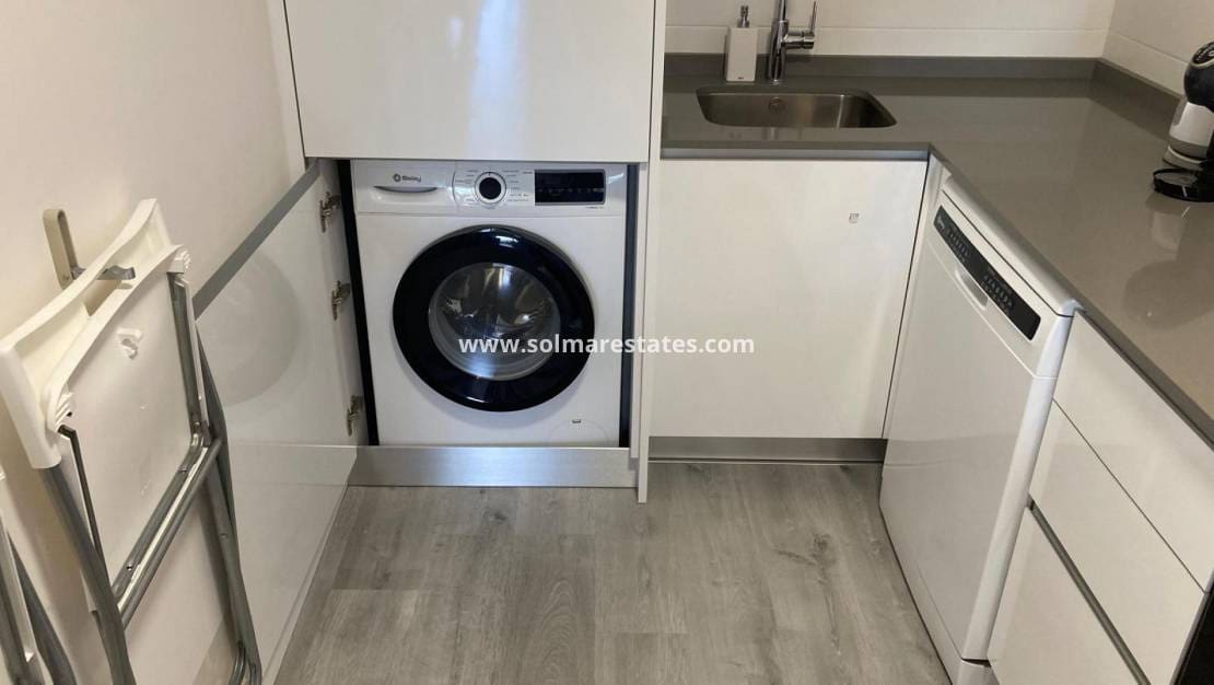 2 slaapkamer Appartement te koop in Villamartin met zwembad - € 375.000 (Ref: 9180179)