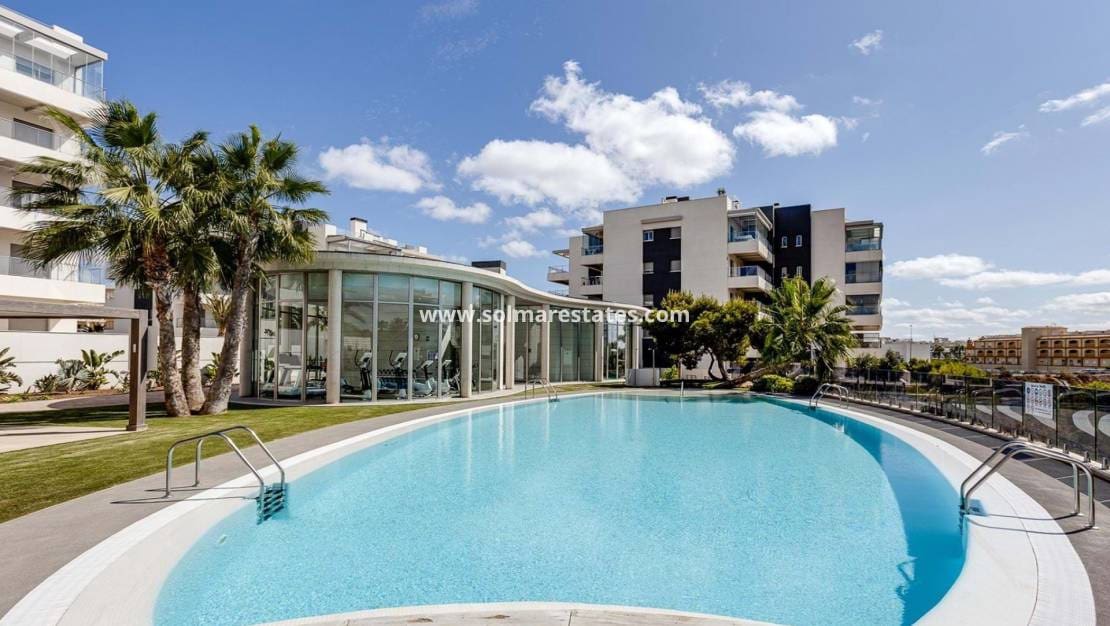 2 slaapkamer Appartement te koop in Villamartin met zwembad - € 375.000 (Ref: 9180179)