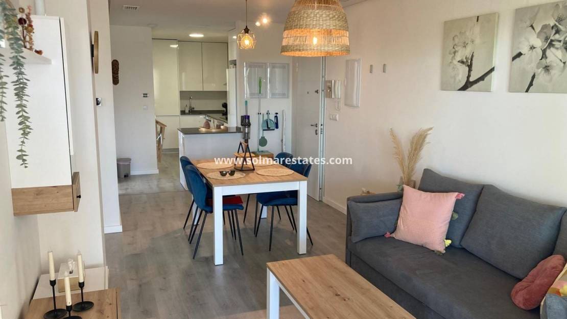 2 slaapkamer Appartement te koop in Villamartin met zwembad - € 375.000 (Ref: 9180179)