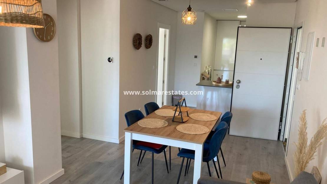 2 slaapkamer Appartement te koop in Villamartin met zwembad - € 375.000 (Ref: 9180179)
