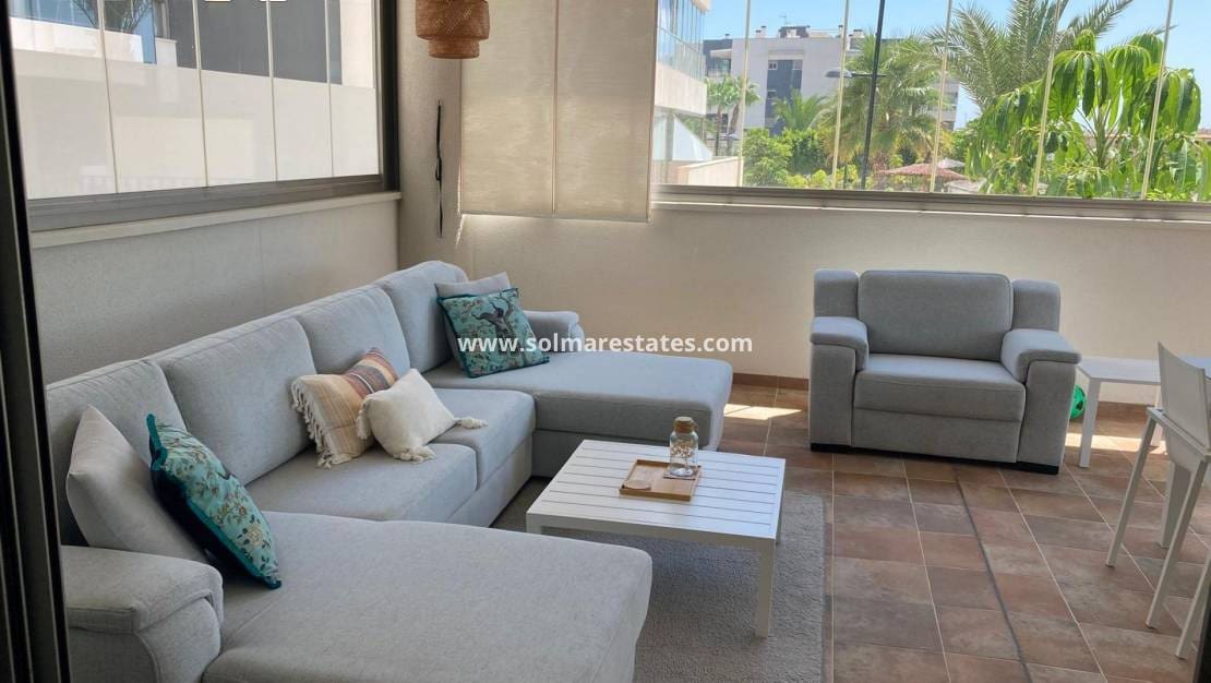 2 slaapkamer Appartement te koop in Villamartin met zwembad - € 375.000 (Ref: 9180179)