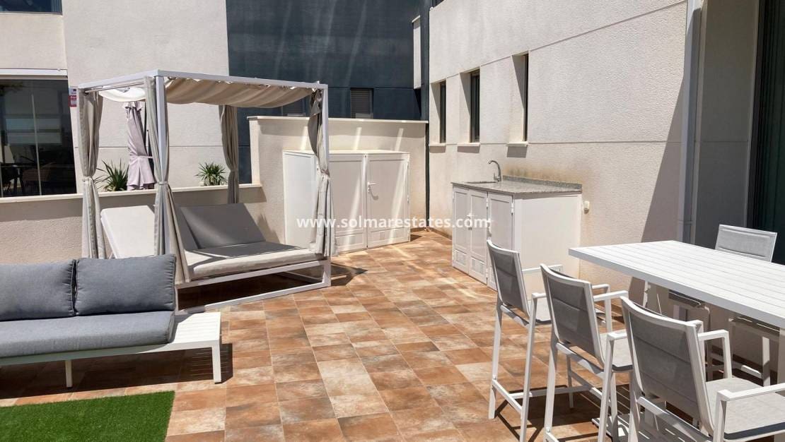 2 slaapkamer Appartement te koop in Villamartin met zwembad - € 375.000 (Ref: 9180179)