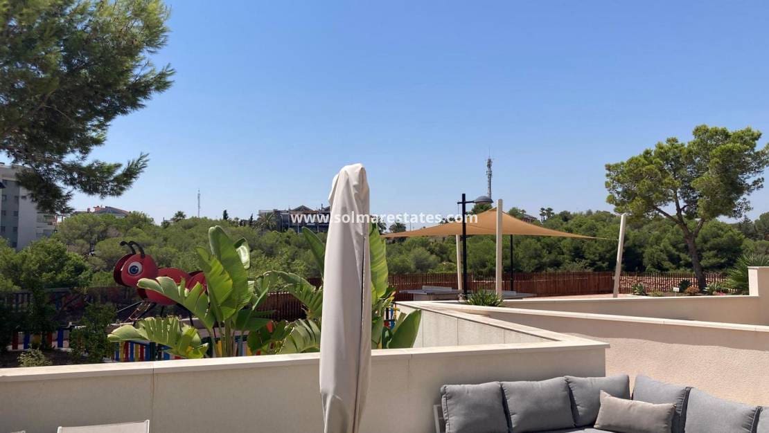 2 slaapkamer Appartement te koop in Villamartin met zwembad - € 375.000 (Ref: 9180179)