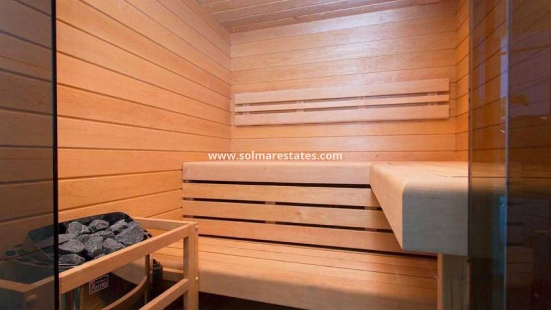 2 slaapkamer Appartement te koop in Villamartin met zwembad - € 375.000 (Ref: 9180179)