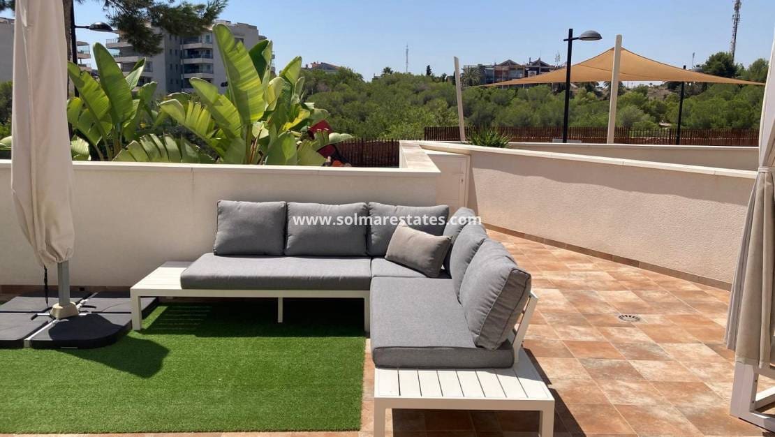 2 slaapkamer Appartement te koop in Villamartin met zwembad - € 375.000 (Ref: 9180179)