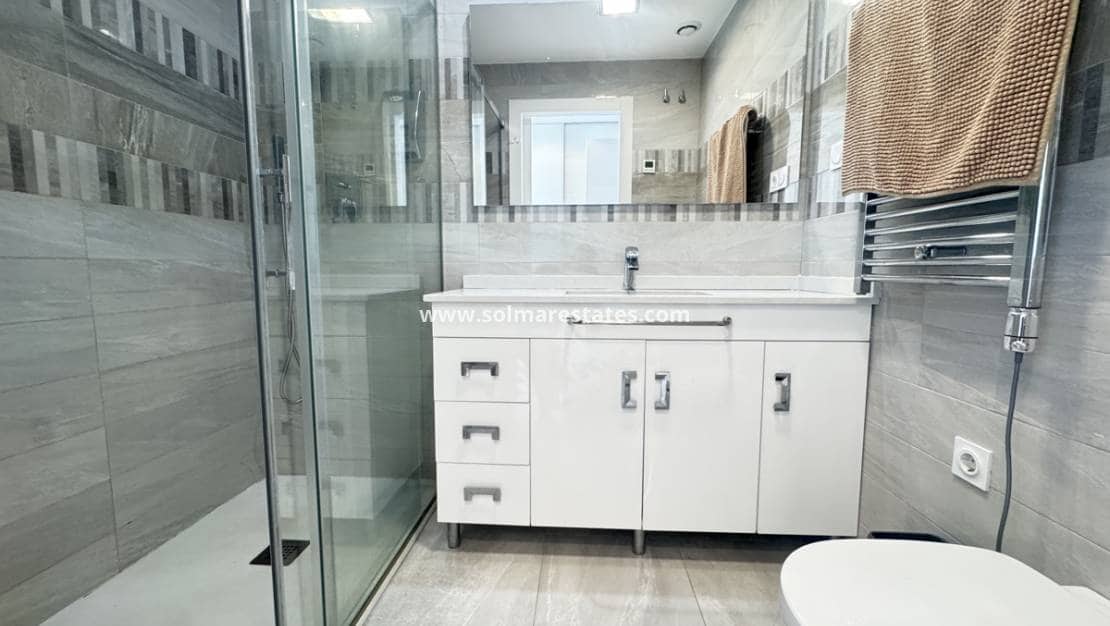 2 soveværelse Lejlighed til salg i Punta Prima med swimmingpool - € 440.000 (Ref: 9180181)