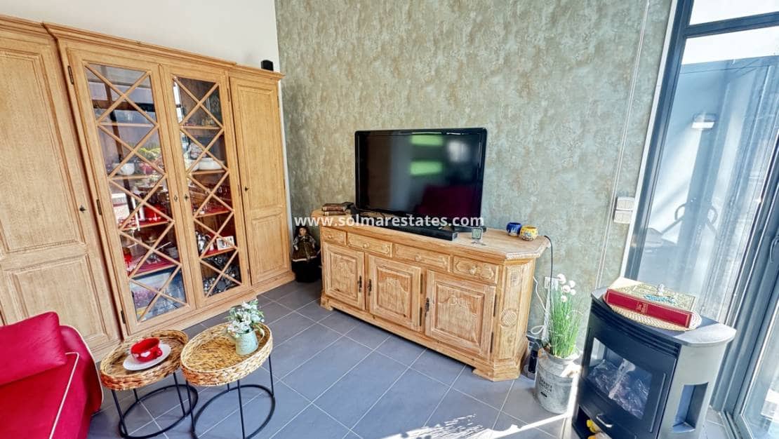 2 soveværelse Bungalow til salg i Villamartin med swimmingpool - € 339.000 (Ref: 9180182)