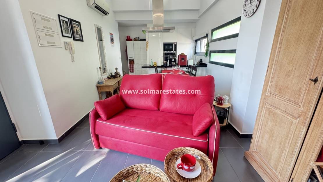 2 soveværelse Bungalow til salg i Villamartin med swimmingpool - € 339.000 (Ref: 9180182)