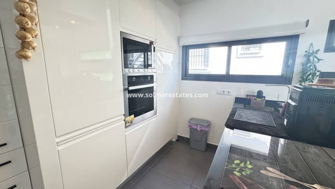 2 soveværelse Bungalow til salg i Villamartin med swimmingpool - € 339.000 (Ref: 9180182)