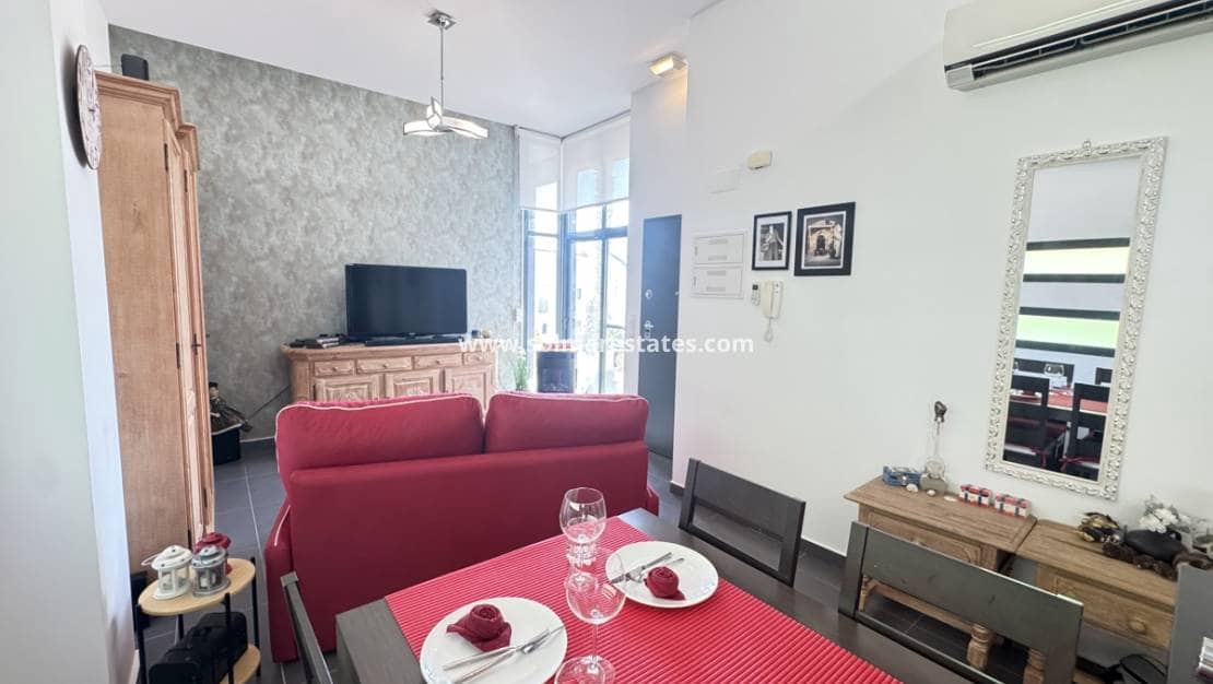 2 soveværelse Bungalow til salg i Villamartin med swimmingpool - € 339.000 (Ref: 9180182)