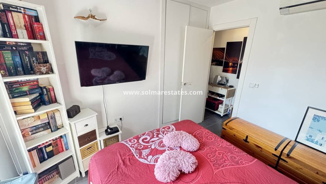 2 soveværelse Bungalow til salg i Villamartin med swimmingpool - € 339.000 (Ref: 9180182)