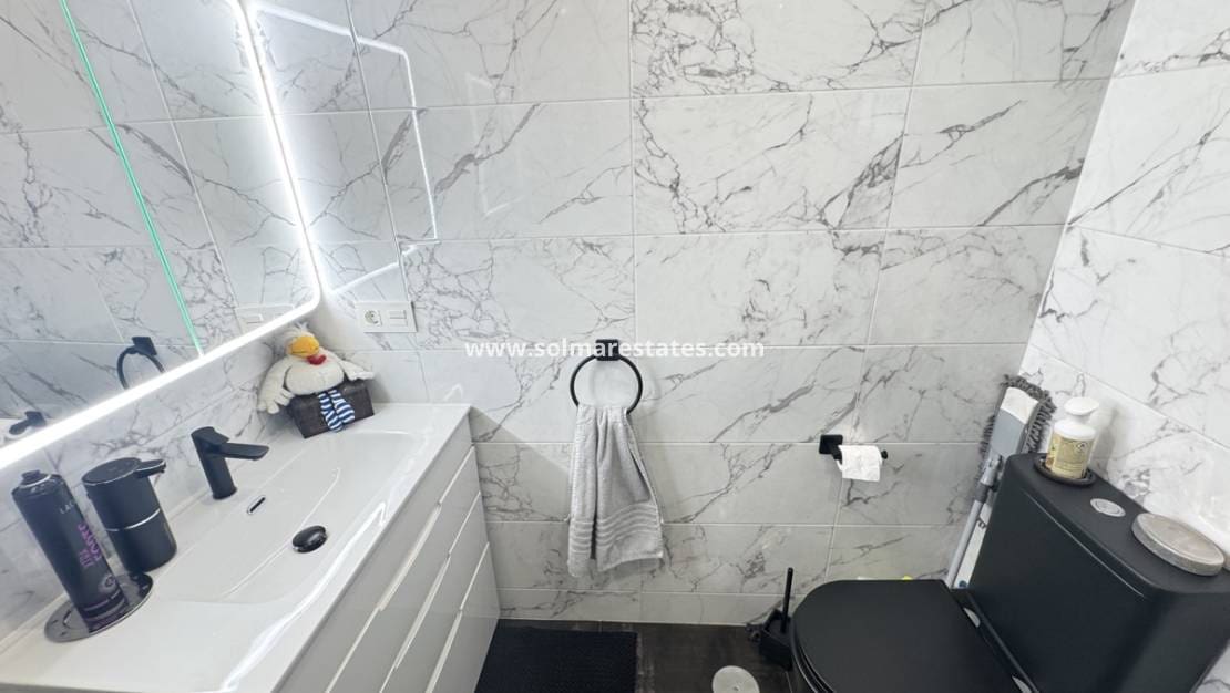 2 soveværelse Bungalow til salg i Villamartin med swimmingpool - € 339.000 (Ref: 9180182)