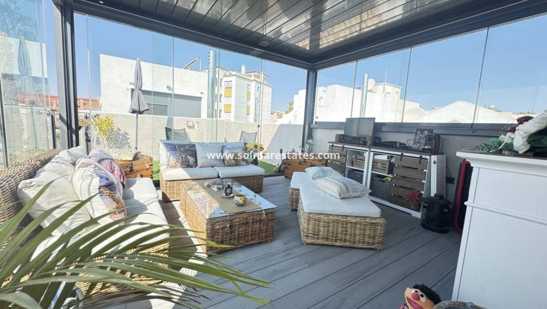 2 soveværelse Bungalow til salg i Villamartin med swimmingpool - € 339.000 (Ref: 9180182)