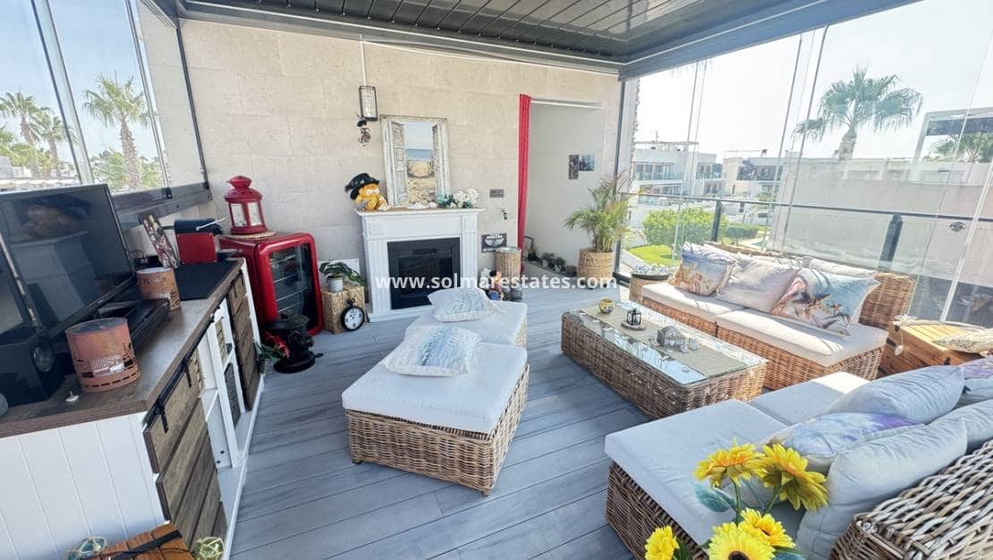 2 soveværelse Bungalow til salg i Villamartin med swimmingpool - € 339.000 (Ref: 9180182)