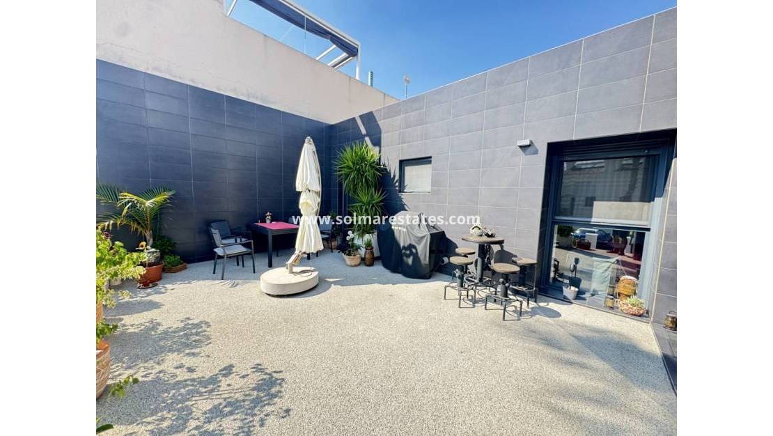 2 soveværelse Bungalow til salg i Villamartin med swimmingpool - € 339.000 (Ref: 9180182)