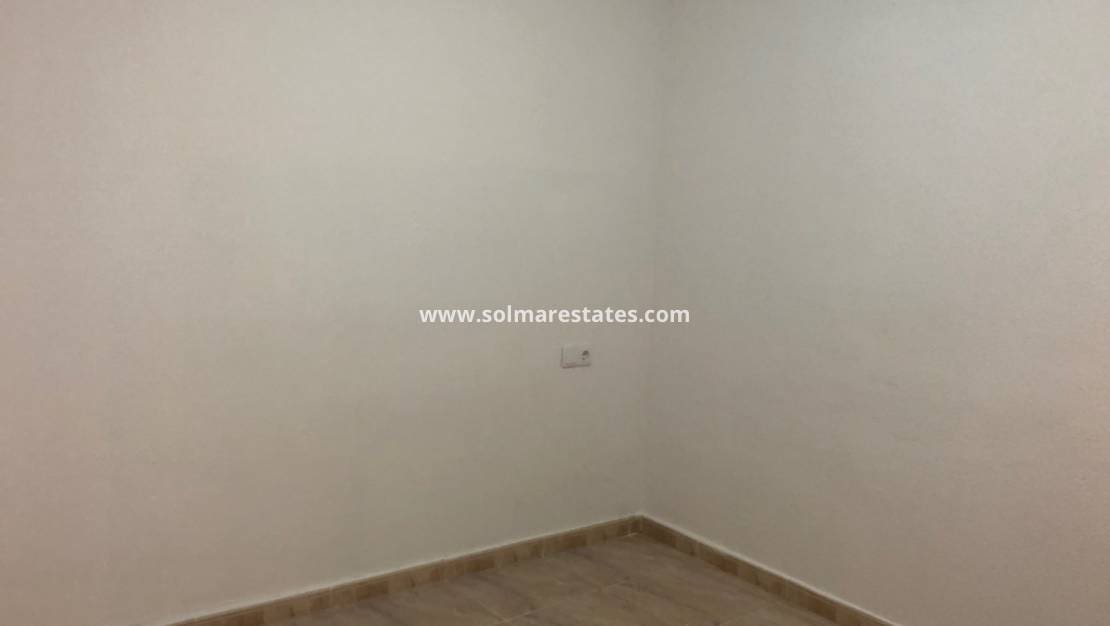 3 soveværelse Semi-Rækkehus til salg i San Miguel de Salinas - € 127.500 (Ref: 9186003)