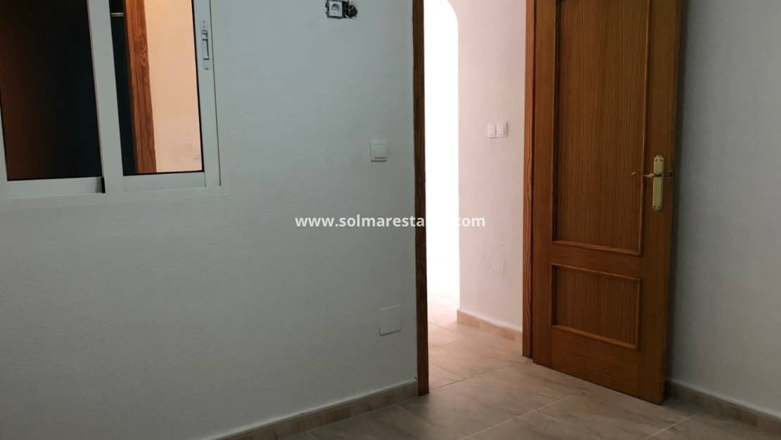 3 soveværelse Semi-Rækkehus til salg i San Miguel de Salinas - € 127.500 (Ref: 9186003)