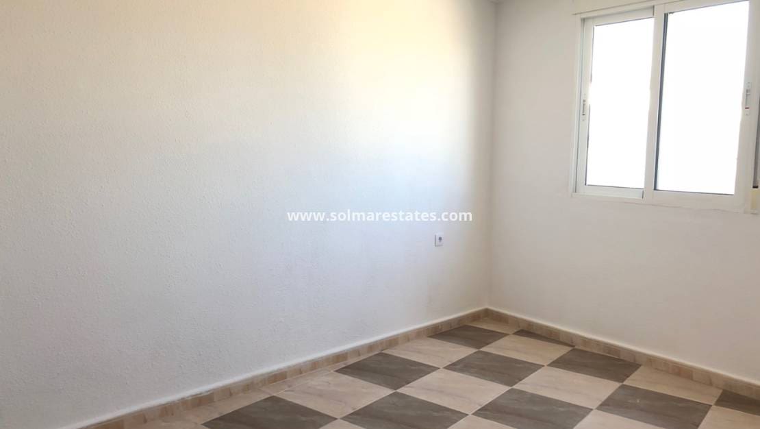 3 soveværelse Semi-Rækkehus til salg i San Miguel de Salinas - € 127.500 (Ref: 9186003)