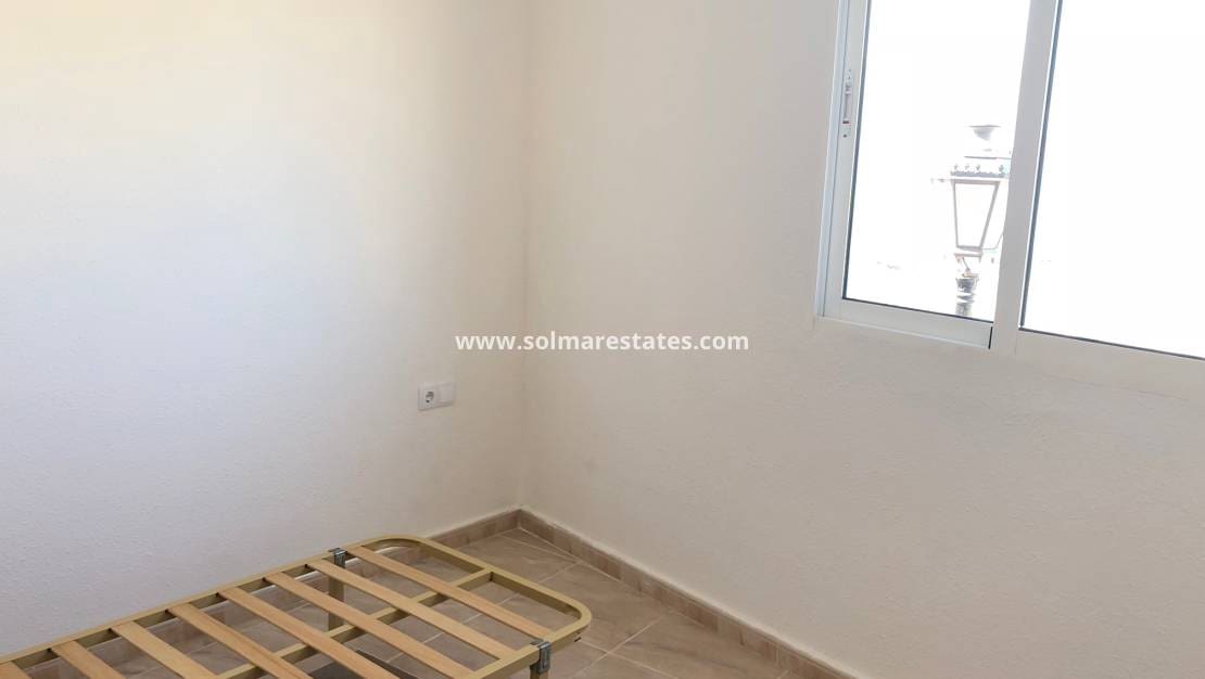 3 soveværelse Semi-Rækkehus til salg i San Miguel de Salinas - € 127.500 (Ref: 9186003)