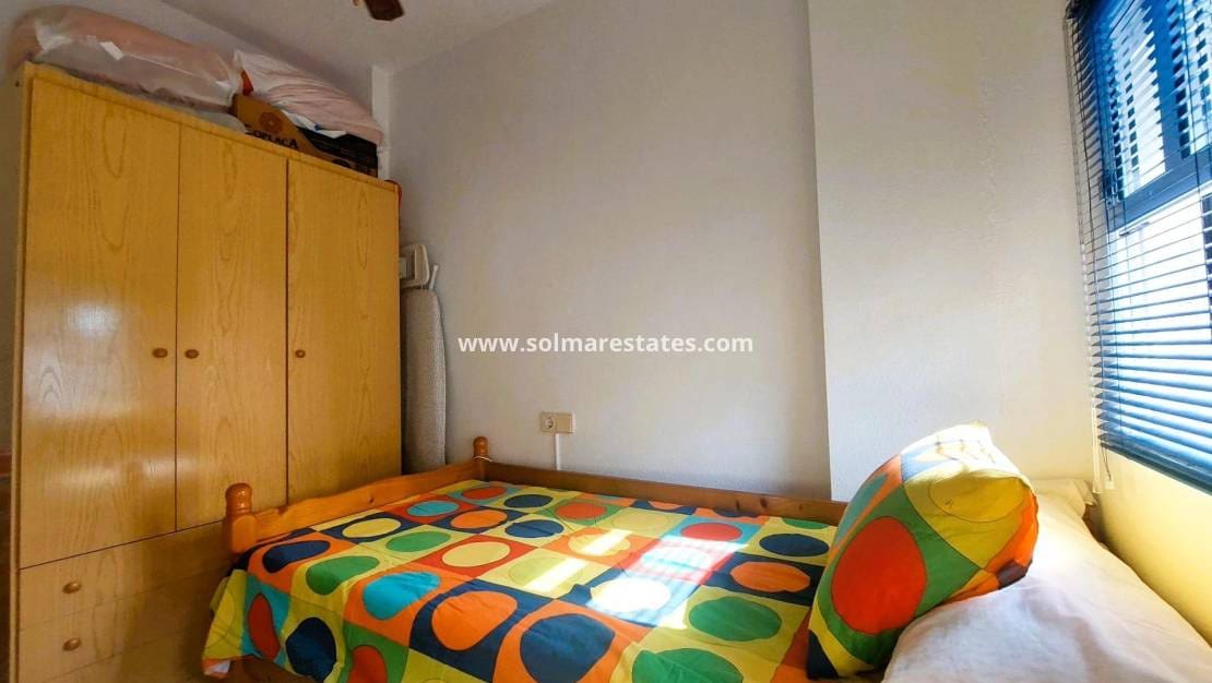 Apartamento de 2 habitaciones en Playa Flamenca en venta con piscina - 147.000 € (Ref: 9189870)