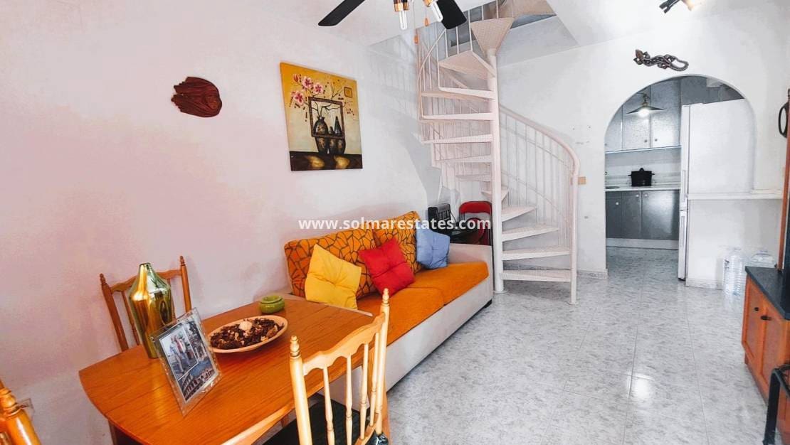 Apartamento de 2 habitaciones en Playa Flamenca en venta con piscina - 147.000 € (Ref: 9189870)