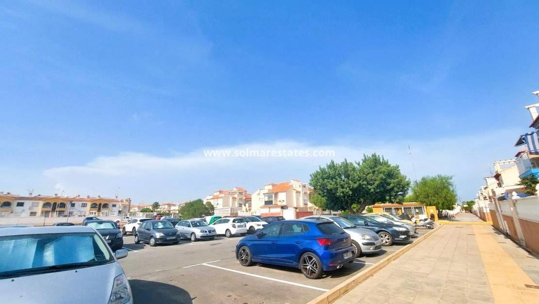 Apartamento de 2 habitaciones en Playa Flamenca en venta con piscina - 147.000 € (Ref: 9189870)