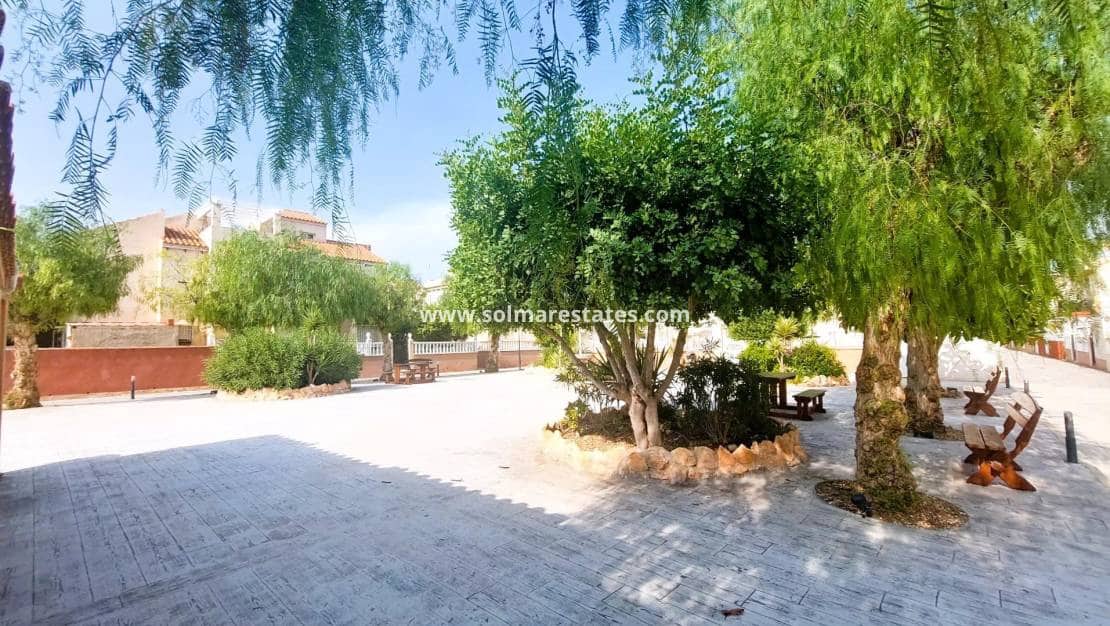 Apartamento de 2 habitaciones en Playa Flamenca en venta con piscina - 147.000 € (Ref: 9189870)