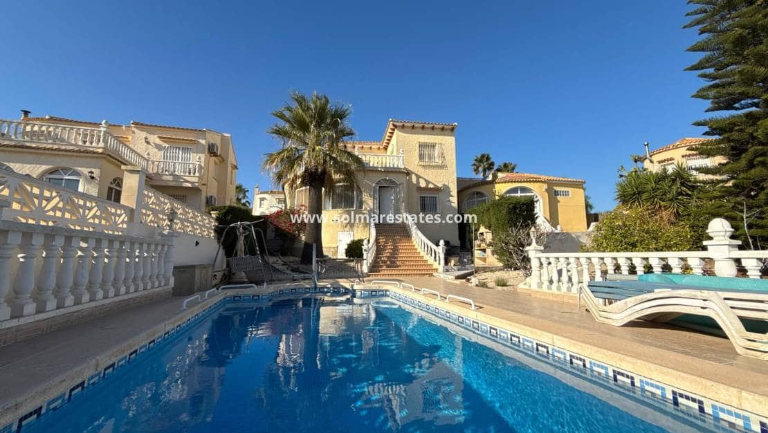 3 bedroom Villa for sale in Villamartin with pool - € 349,950 (Ref: 9190272)