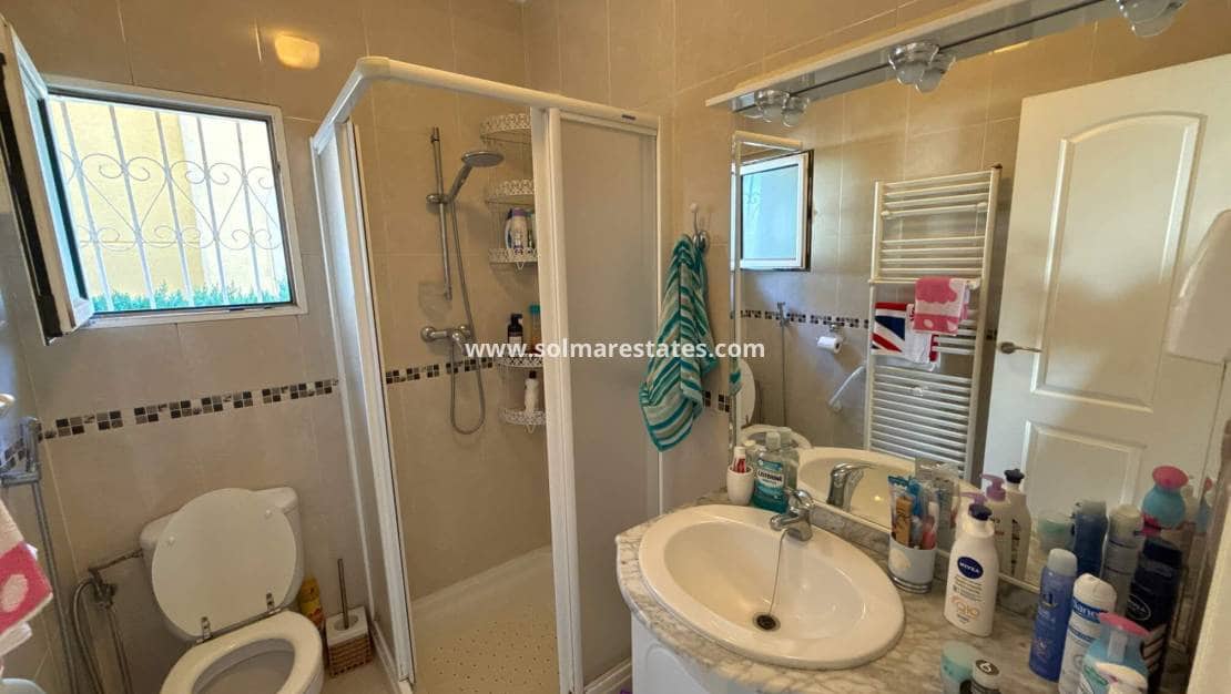 3 bedroom Villa for sale in Villamartin with pool - € 349,950 (Ref: 9190272)