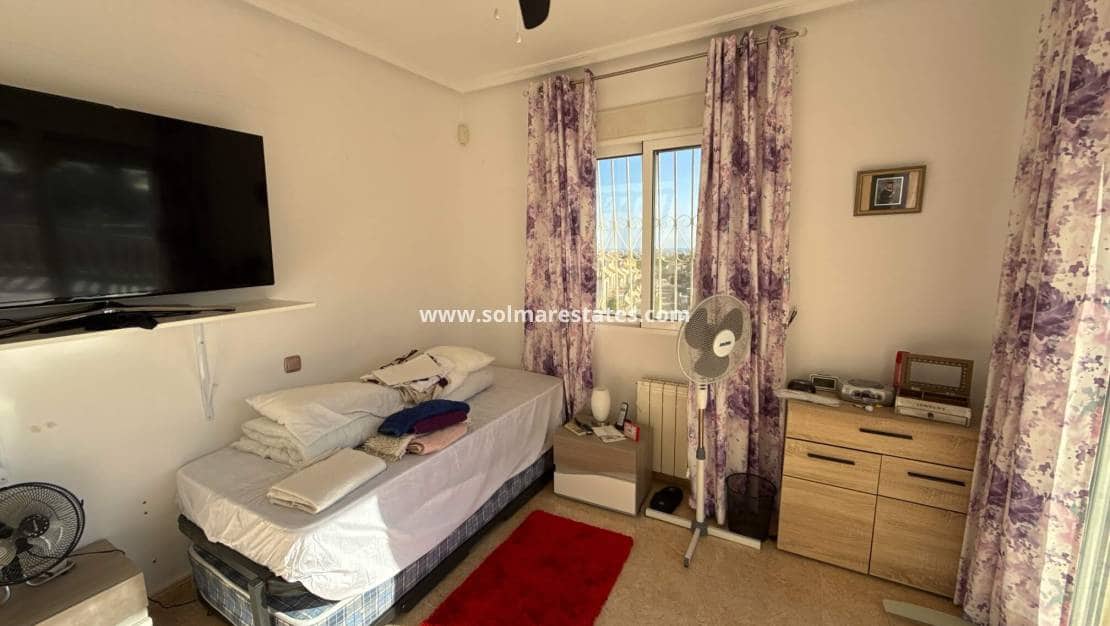 3 bedroom Villa for sale in Villamartin with pool - € 349,950 (Ref: 9190272)