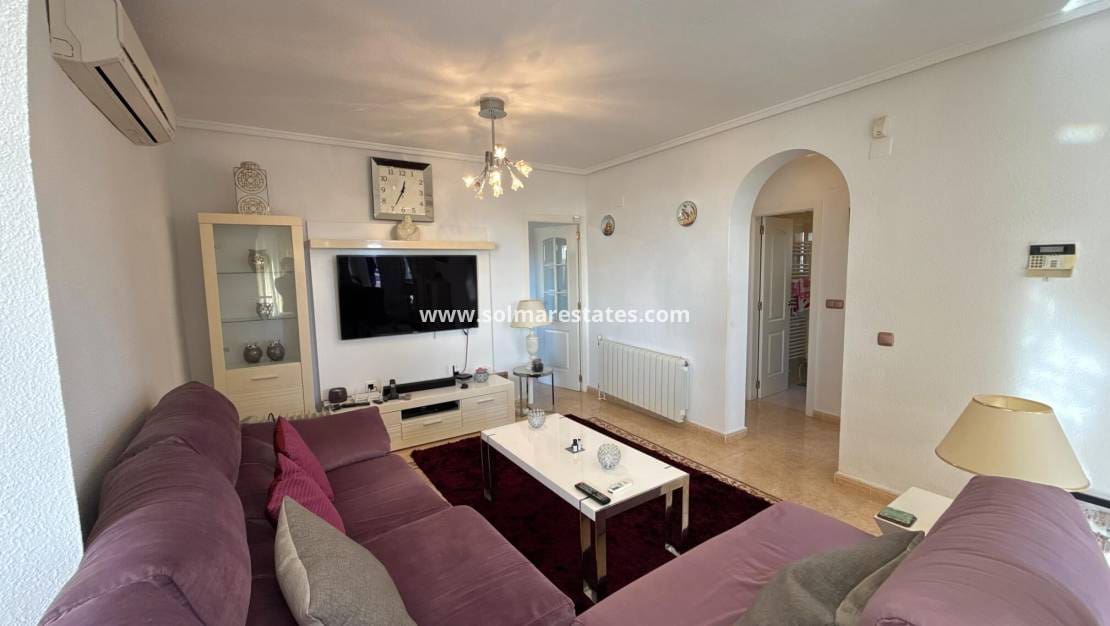 3 bedroom Villa for sale in Villamartin with pool - € 349,950 (Ref: 9190272)