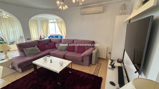 3 Zimmer Villa zu verkaufen in Villamartin, Orihuela mit Pool - 349.950 € (Ref: 9190272)