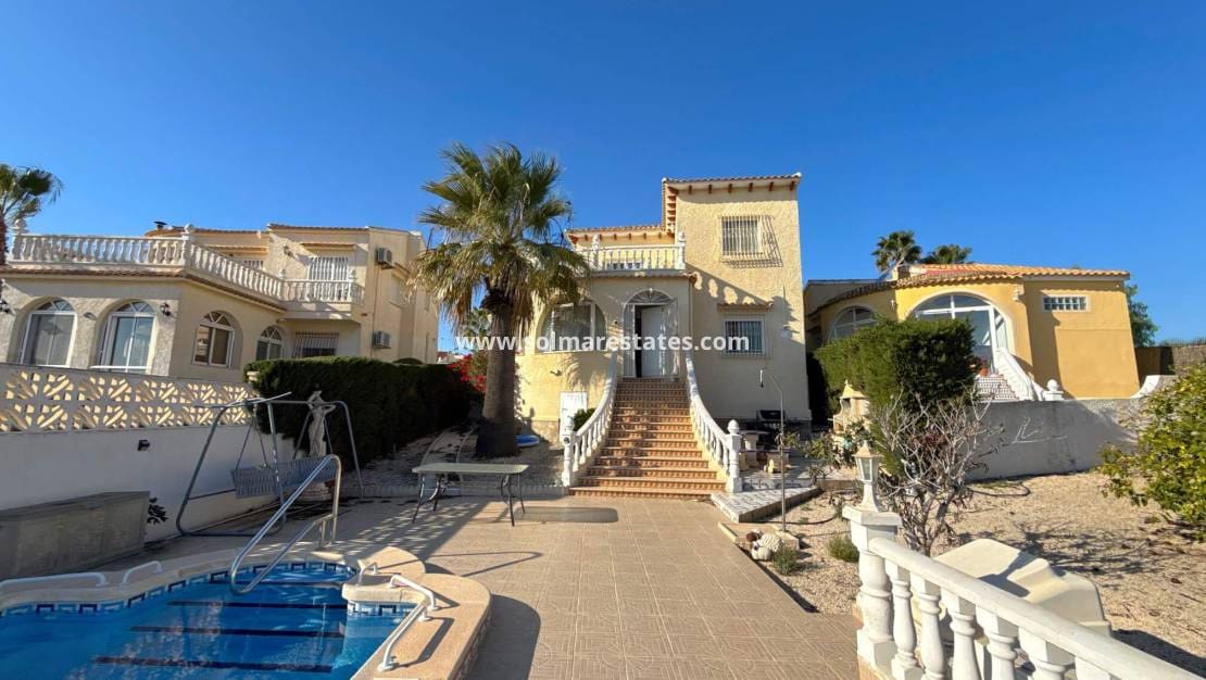 3 bedroom Villa for sale in Villamartin with pool - € 349,950 (Ref: 9190272)