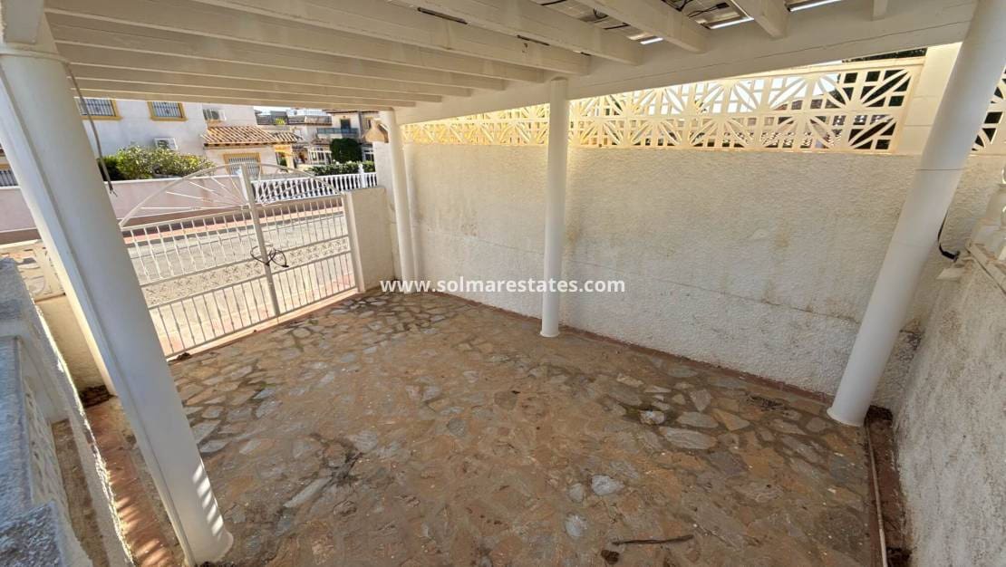 3 bedroom Villa for sale in Villamartin with pool - € 349,950 (Ref: 9190272)