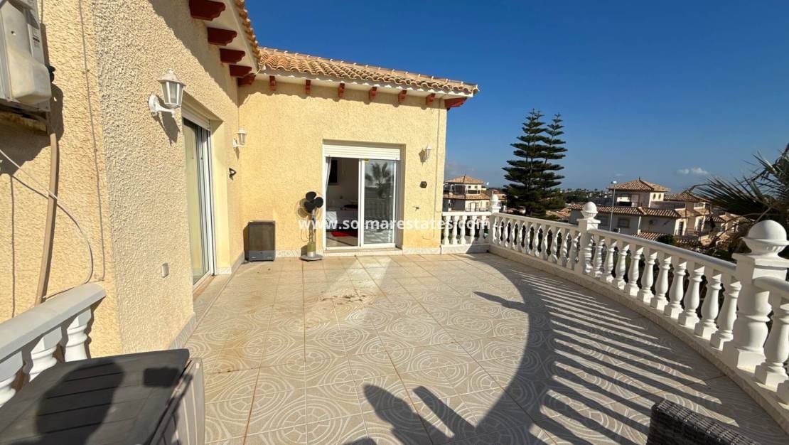 3 bedroom Villa for sale in Villamartin with pool - € 349,950 (Ref: 9190272)
