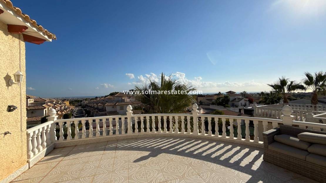 3 bedroom Villa for sale in Villamartin with pool - € 349,950 (Ref: 9190272)