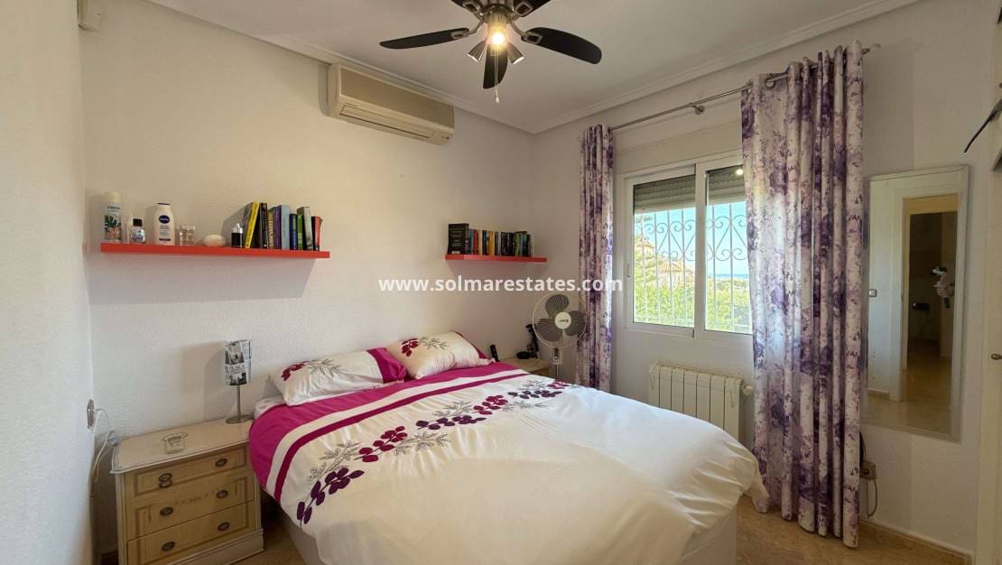 3 bedroom Villa for sale in Villamartin with pool - € 349,950 (Ref: 9190272)