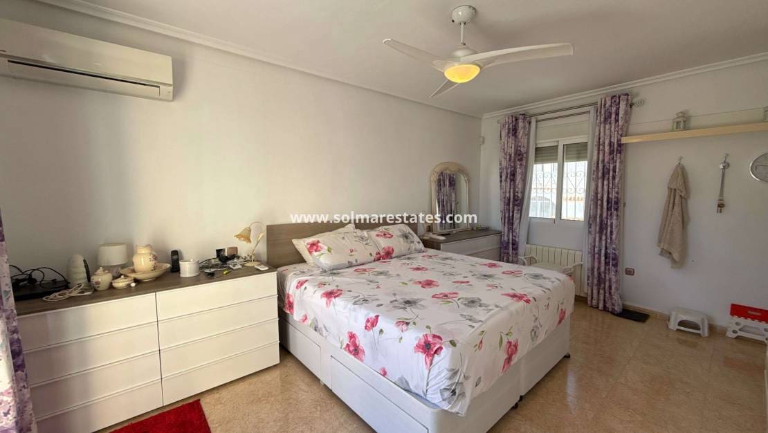 3 bedroom Villa for sale in Villamartin with pool - € 349,950 (Ref: 9190272)